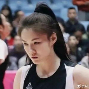 完美电竞赛事中心-光漂亮有什么用？5中1+正负值最低，球迷：回去看王思雨的比赛录像|张曼曼|女篮|宫鲁鸣|中国女篮|国家队_新浪体育_新浪新闻